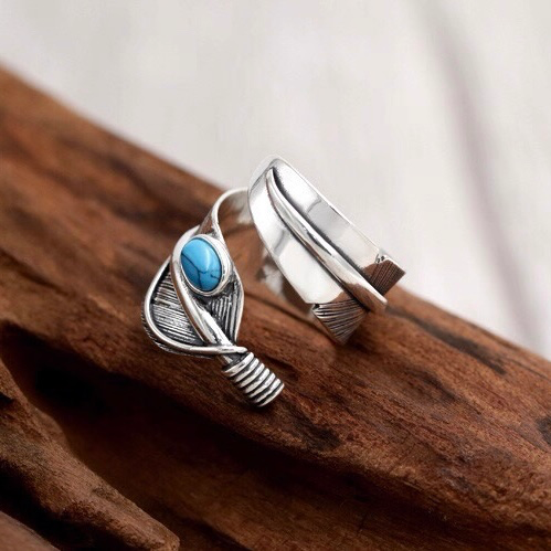 Feather-shaped sterling silver ring inlaid with turquoise