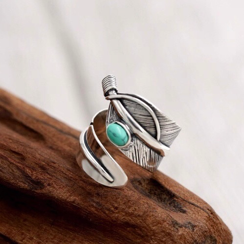 Feather-shaped sterling silver ring inlaid with turquoise